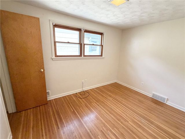 211 Magnolia Avenue, East Rochester, NY 14445