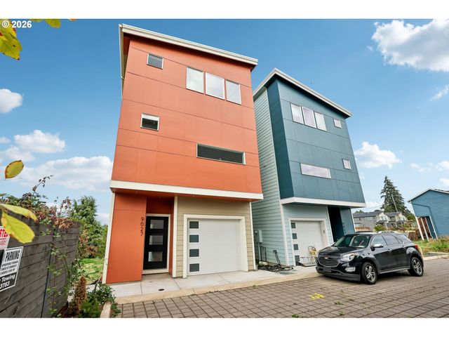 9027 Ne HOYT St, Portland, OR 97220