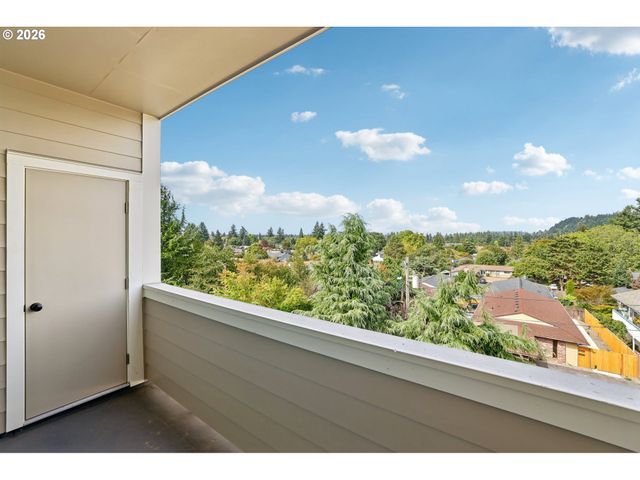 9027 Ne HOYT St, Portland, OR 97220