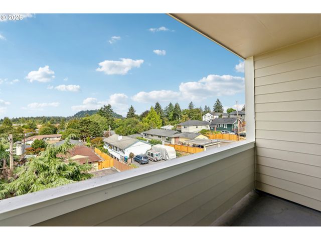 9027 Ne HOYT St, Portland, OR 97220