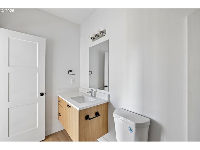 9027 Ne HOYT St, Portland, OR 97220