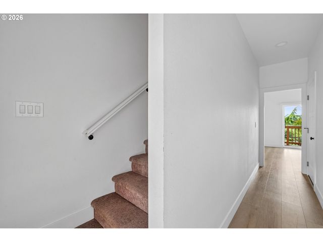 9027 Ne HOYT St, Portland, OR 97220