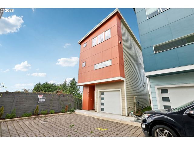 9027 Ne HOYT St, Portland, OR 97220