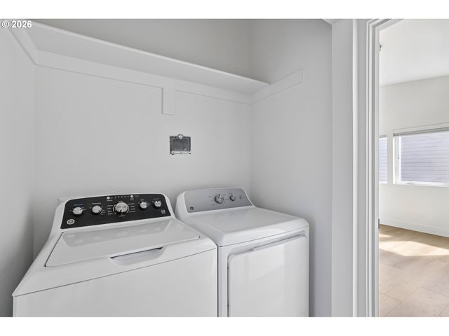 9027 Ne HOYT St, Portland, OR 97220