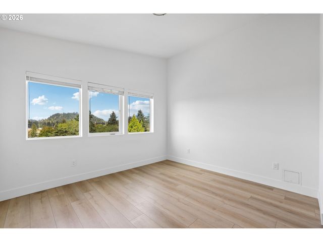 9027 Ne HOYT St, Portland, OR 97220