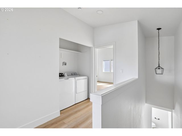 9027 Ne HOYT St, Portland, OR 97220