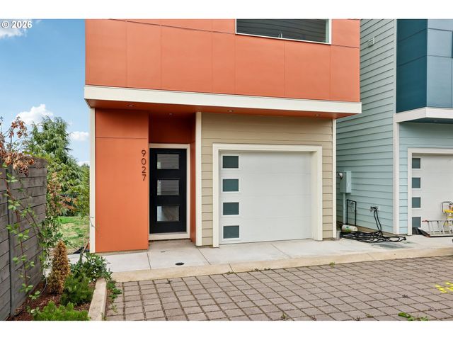 9027 Ne HOYT St, Portland, OR 97220