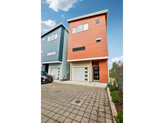 9027 Ne HOYT St, Portland, OR 97220