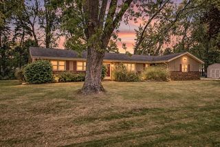 621 Manitou Road, St. Joseph Twp, MI 49085