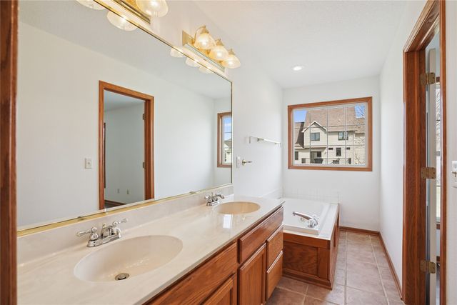 3213 SW Coves Drive, Ankeny, IA 50023