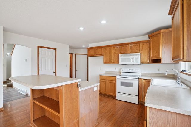 3213 SW Coves Drive, Ankeny, IA 50023