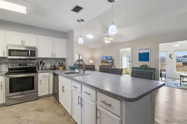 802 E Hillsborough Court, Hernando, FL 34442