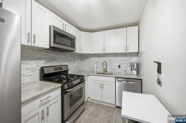25 Jefferson Street 2F, Hackensack, NJ 07601