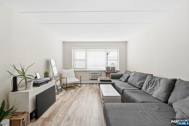 25 Jefferson Street 2F, Hackensack, NJ 07601