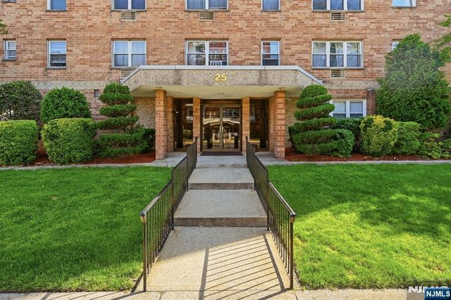 25 Jefferson Street 2F, Hackensack, NJ 07601