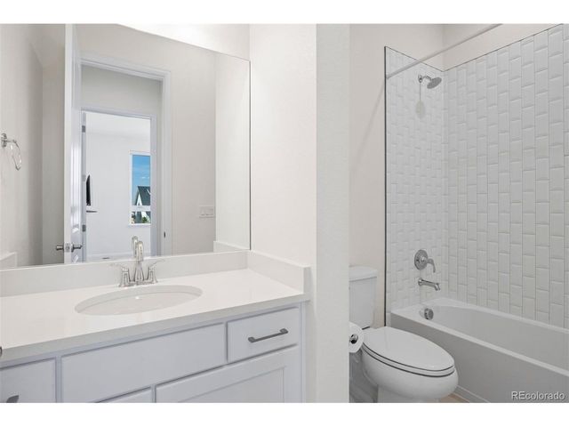 820 Bahia Pt, Castle Rock, CO 80104