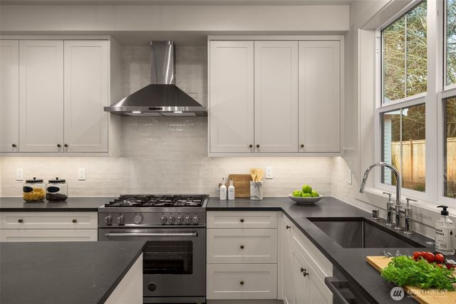 10618 NE 54th Lane, Kirkland, WA 98033