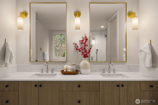 10618 NE 54th Lane, Kirkland, WA 98033