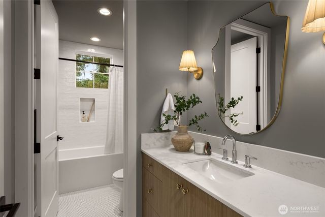 10618 NE 54th Lane, Kirkland, WA 98033