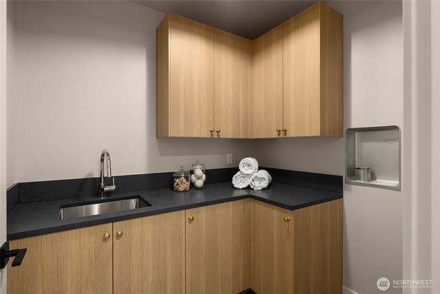 10618 NE 54th Lane, Kirkland, WA 98033