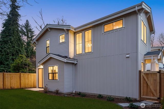 10618 NE 54th Lane, Kirkland, WA 98033
