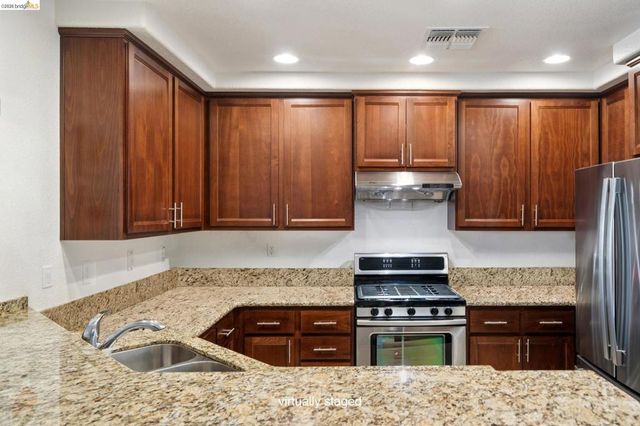 6280 Rocky Point Ct, Oakland, CA 94605