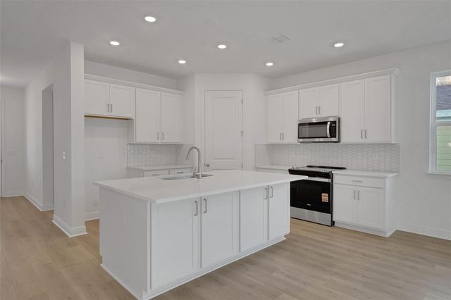 1010 FIESTA KEY CIRCLE, Lady Lake, FL 32159