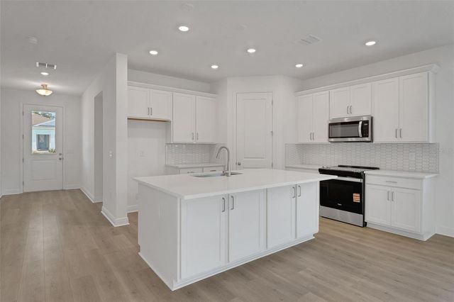 1010 FIESTA KEY CIRCLE, Lady Lake, FL 32159