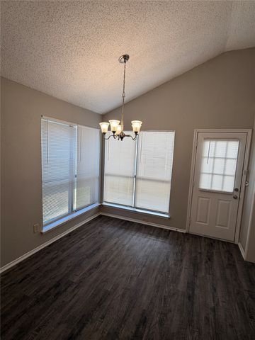 201 Valley Spring Drive, Arlington, TX 76018