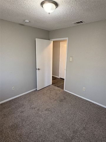 201 Valley Spring Drive, Arlington, TX 76018