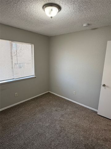 201 Valley Spring Drive, Arlington, TX 76018