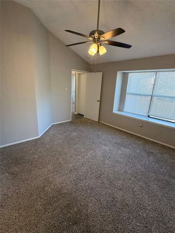 201 Valley Spring Drive, Arlington, TX 76018