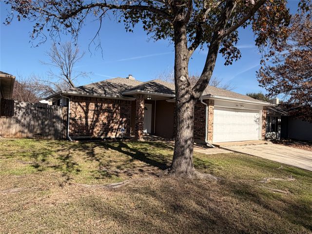 201 Valley Spring Drive, Arlington, TX 76018