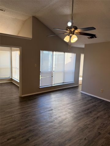 201 Valley Spring Drive, Arlington, TX 76018