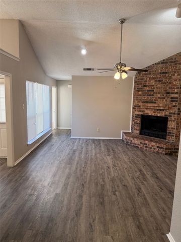 201 Valley Spring Drive, Arlington, TX 76018