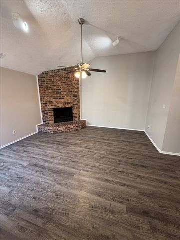 201 Valley Spring Drive, Arlington, TX 76018