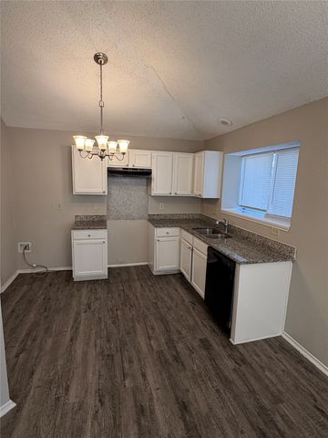 201 Valley Spring Drive, Arlington, TX 76018