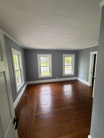 16 Warfield St, Hopedale, MA 01747