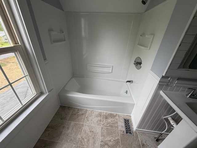 16 Warfield St, Hopedale, MA 01747