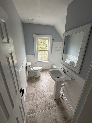 16 Warfield St, Hopedale, MA 01747