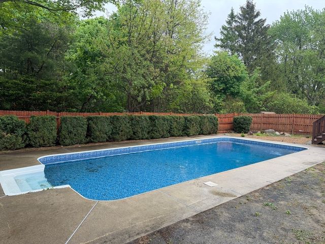 16 Warfield St, Hopedale, MA 01747