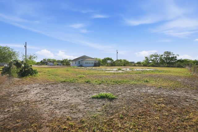 264 CR 3522 Cr, Orange Grove, TX 78372