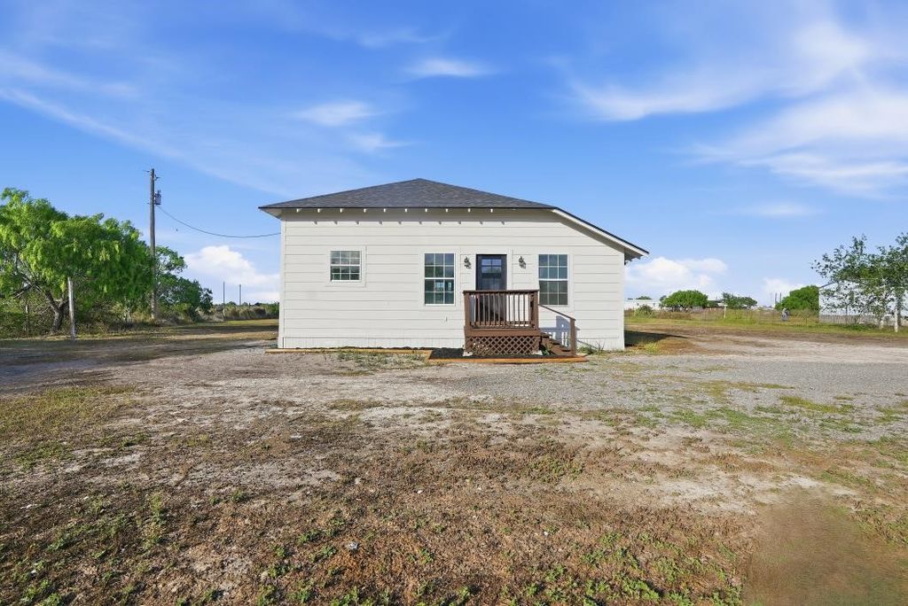 264 CR 3522 Cr, Orange Grove, TX 78372