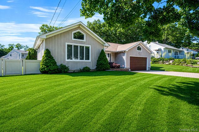 158 Saint Nicholas Avenue, Smithtown, NY 11787