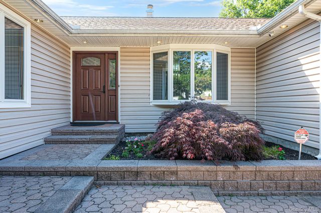 158 Saint Nicholas Avenue, Smithtown, NY 11787