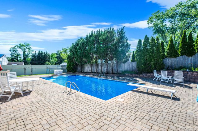 158 Saint Nicholas Avenue, Smithtown, NY 11787