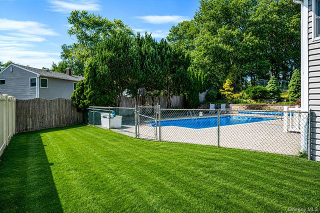 158 Saint Nicholas Avenue, Smithtown, NY 11787