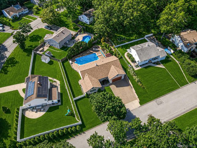158 Saint Nicholas Avenue, Smithtown, NY 11787