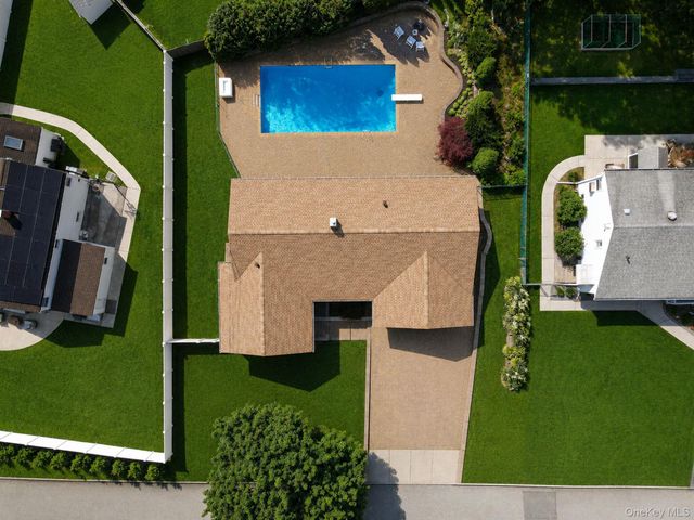 158 Saint Nicholas Avenue, Smithtown, NY 11787
