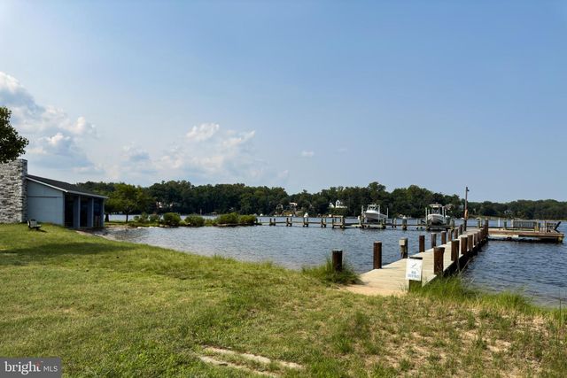 208 EDGEWATER DR, Edgewater, MD 21037